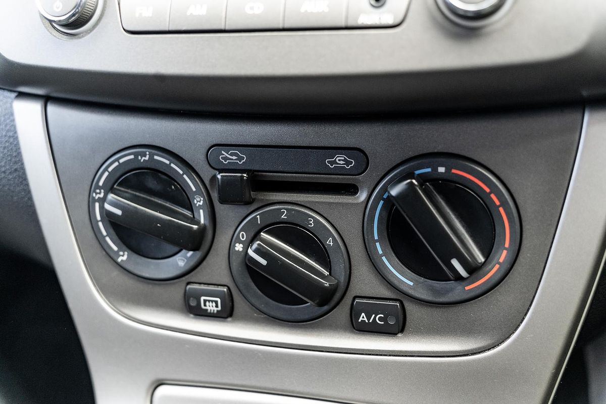 2014 Nissan Pulsar ST C12