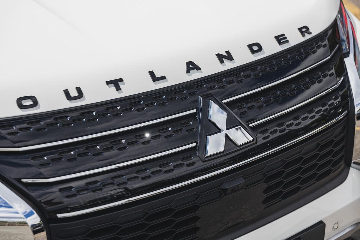 2024 Mitsubishi Outlander LS ZM