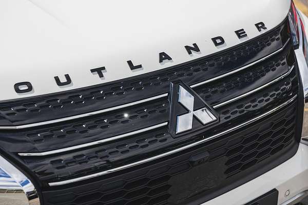 2024 Mitsubishi Outlander LS ZM