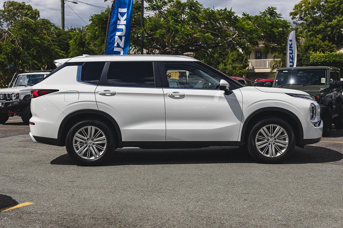 2024 Mitsubishi Outlander LS ZM