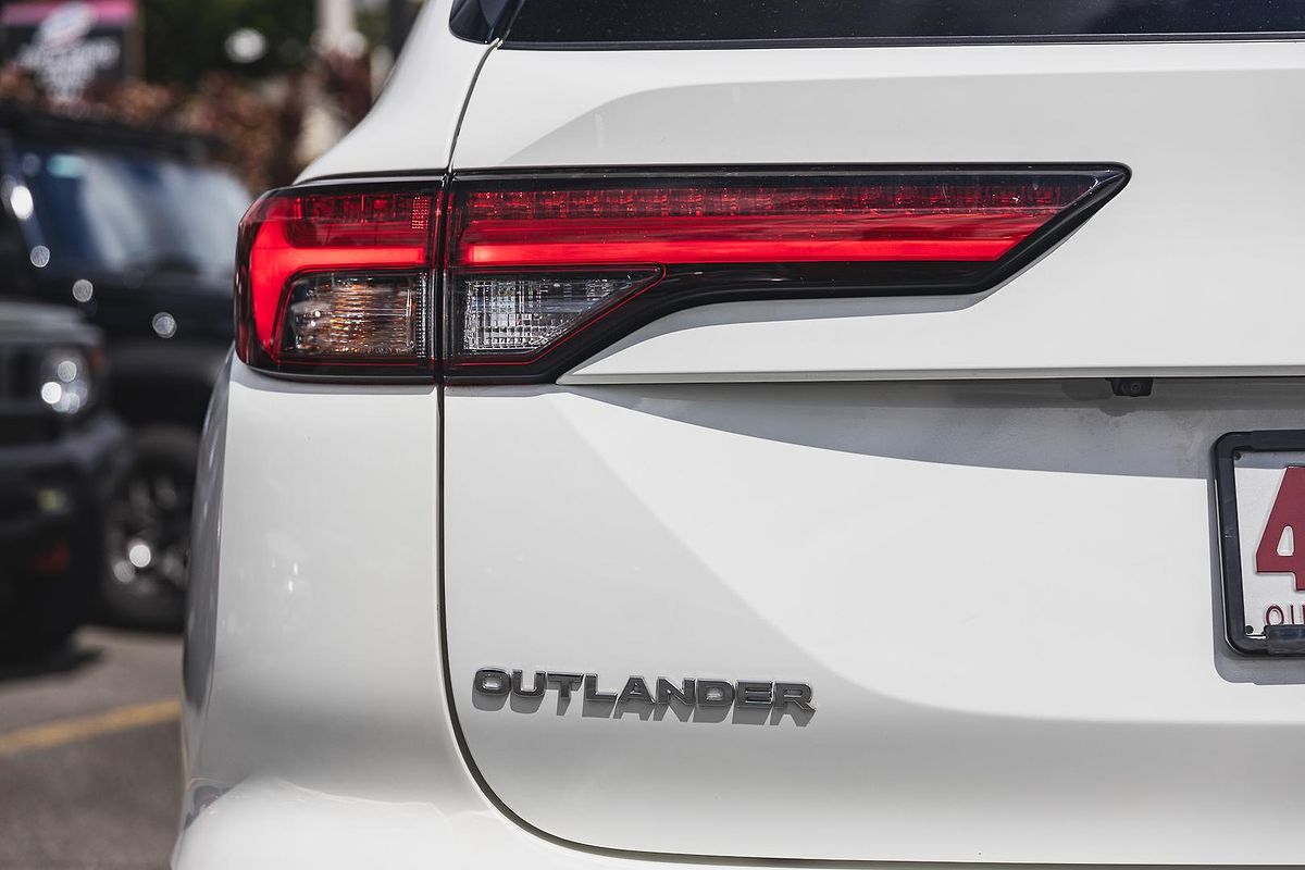 2024 Mitsubishi Outlander LS ZM