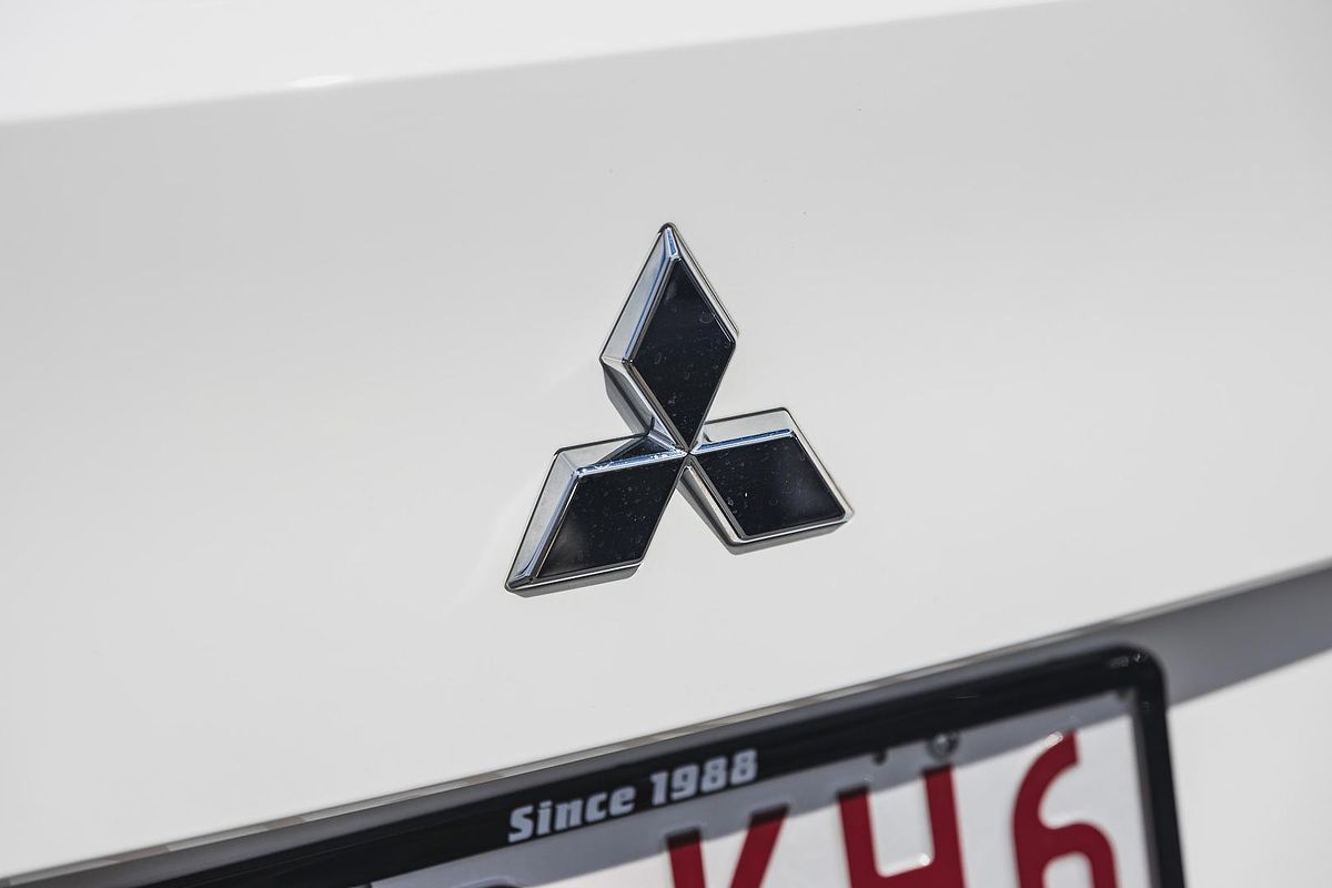2024 Mitsubishi Outlander LS ZM