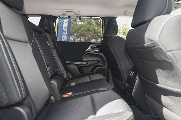 2024 Mitsubishi Outlander LS ZM