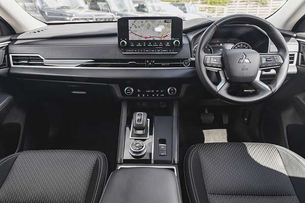 2024 Mitsubishi Outlander LS ZM
