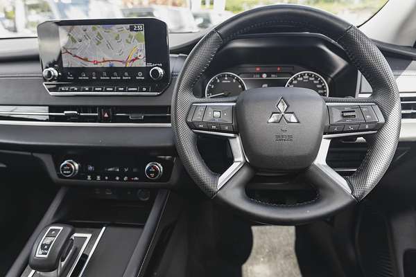 2024 Mitsubishi Outlander LS ZM