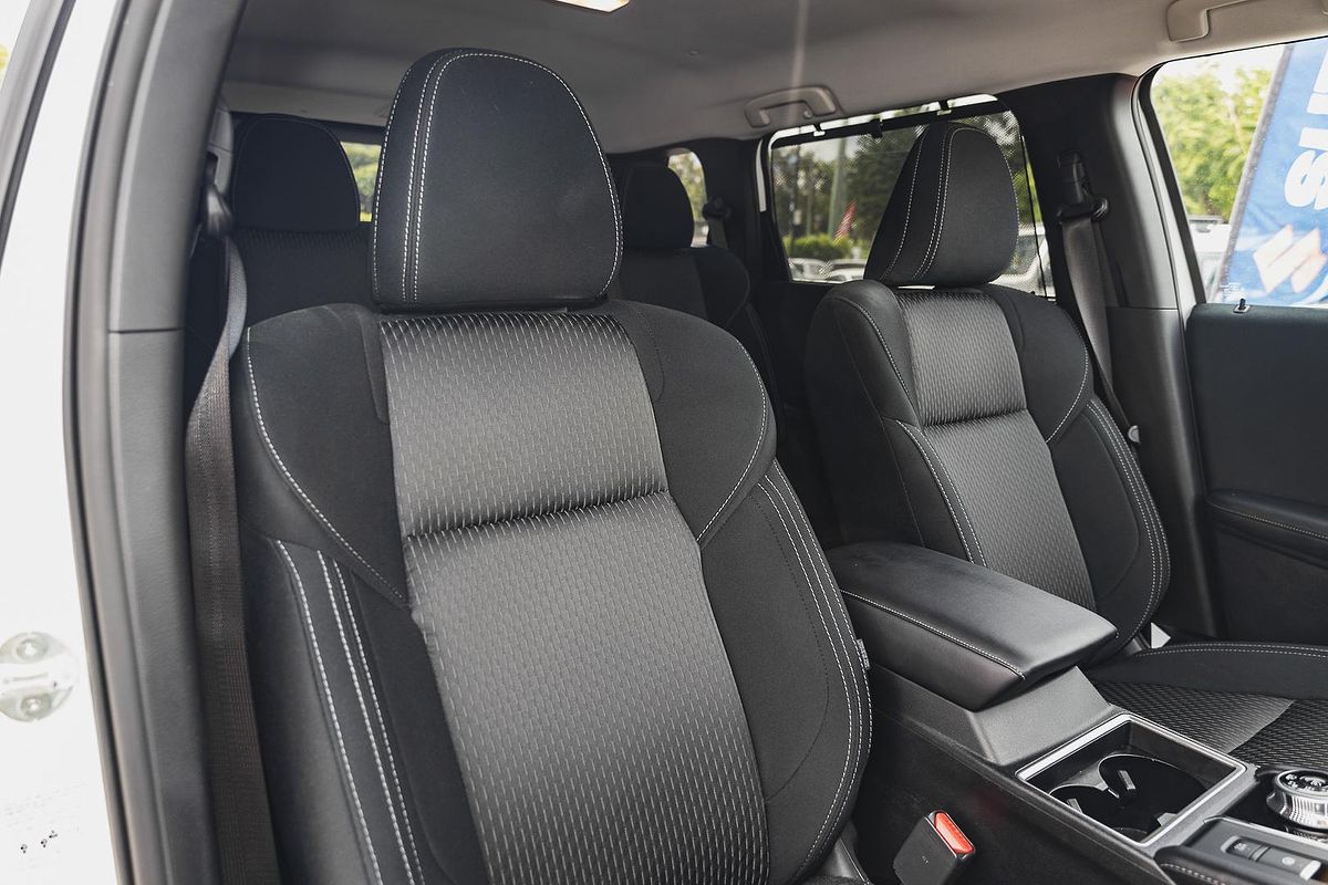 2024 Mitsubishi Outlander LS ZM