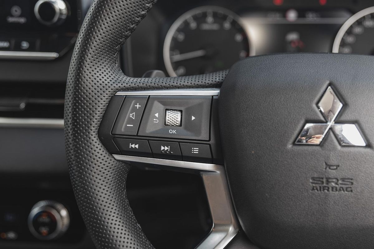 2024 Mitsubishi Outlander LS ZM