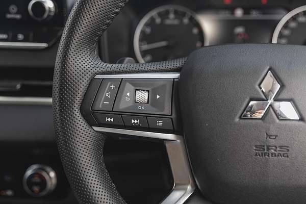 2024 Mitsubishi Outlander LS ZM