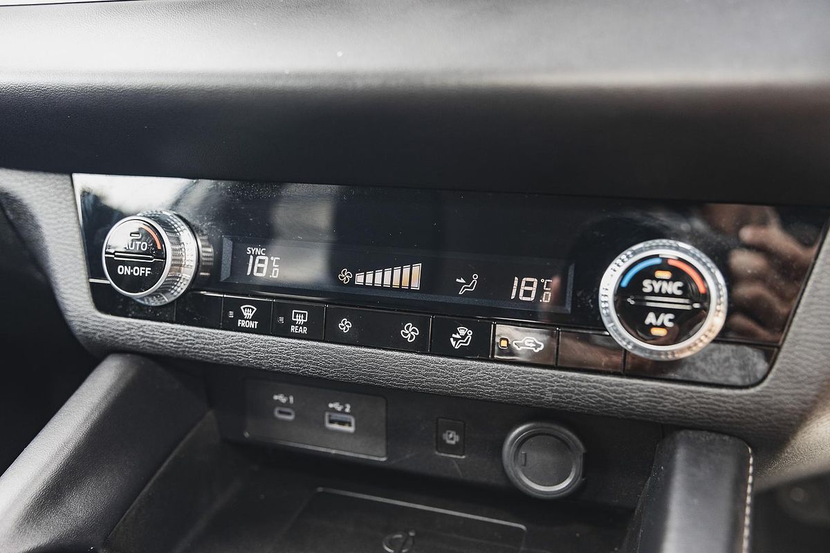 2024 Mitsubishi Outlander LS ZM