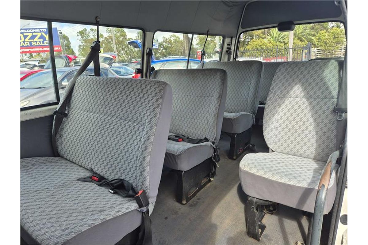 2002 Toyota HIACE COMMUTER LH184R