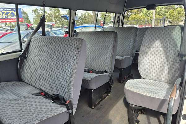2002 Toyota HIACE COMMUTER LH184R