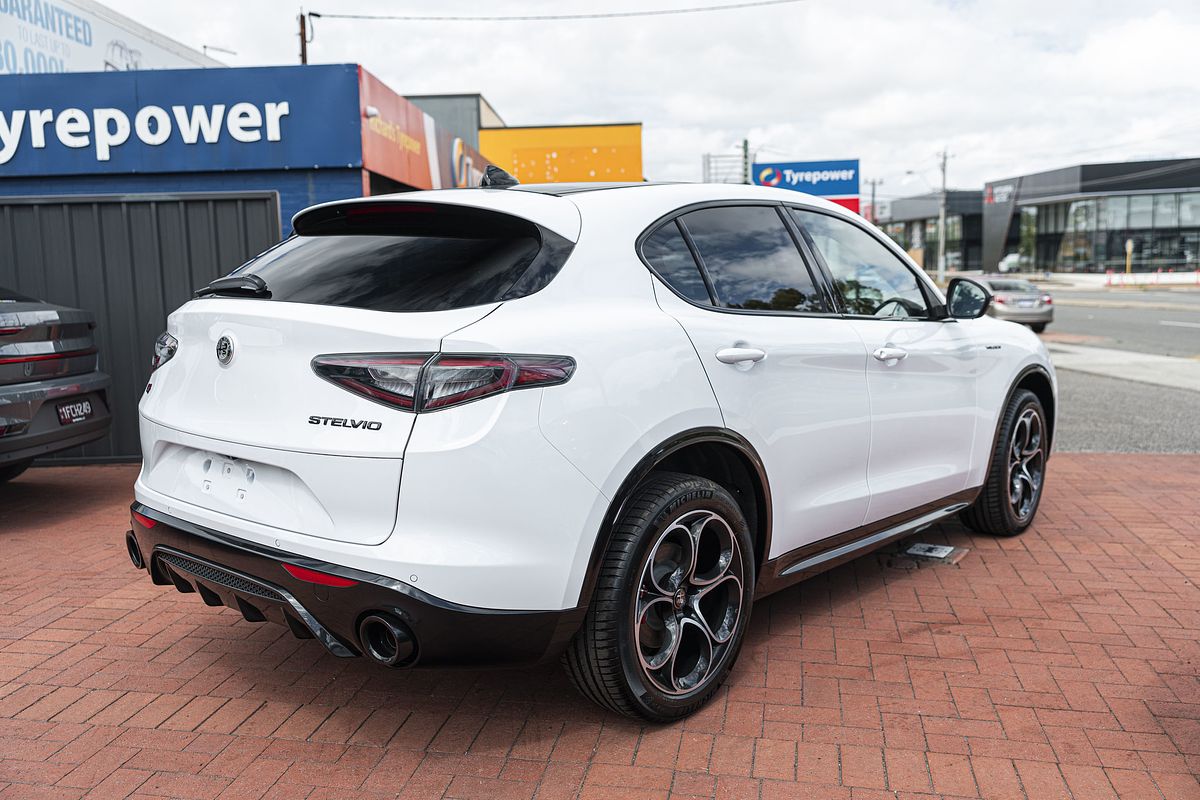 2023 Alfa Romeo Stelvio Veloce Series 4