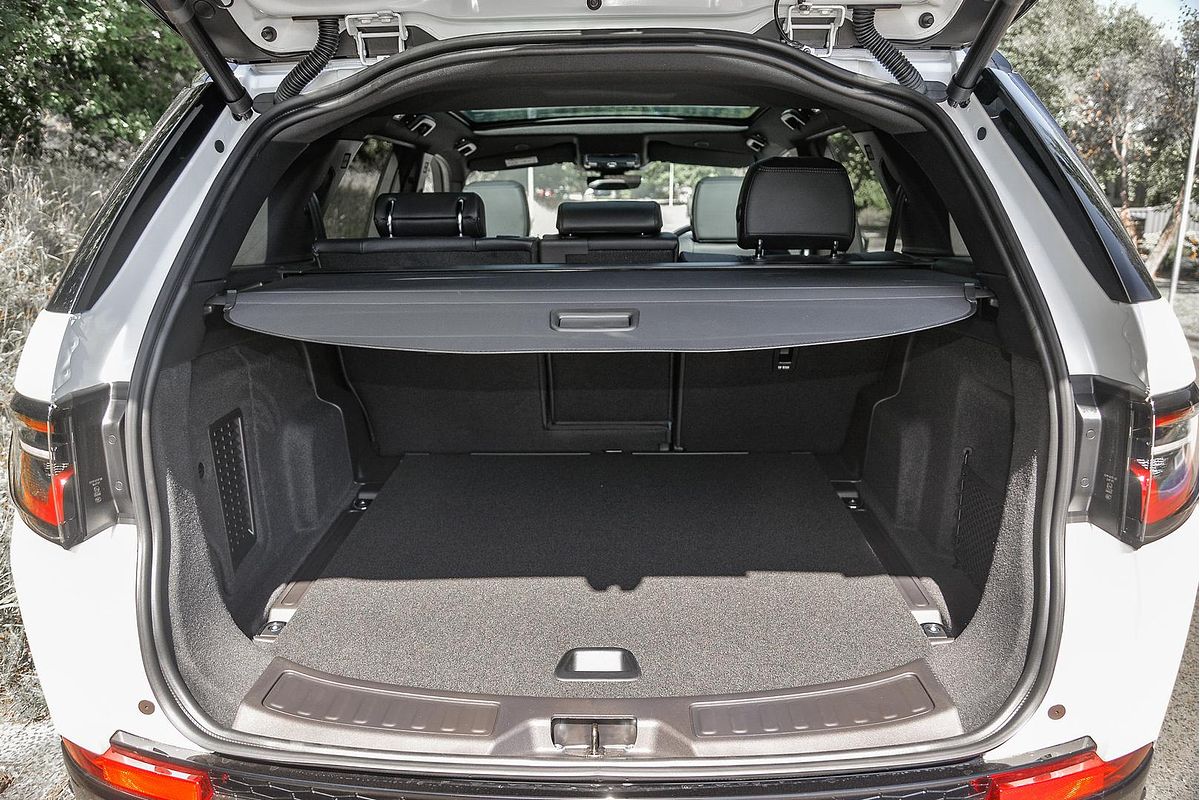 2024 Land Rover Discovery Sport P300e Dynamic SE L550