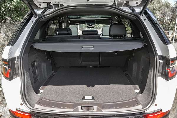 2024 Land Rover Discovery Sport P300e Dynamic SE L550