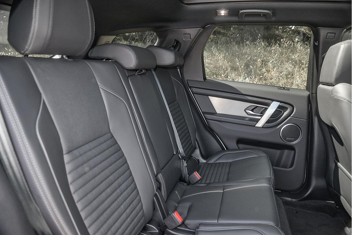 2024 Land Rover Discovery Sport P300e Dynamic SE L550