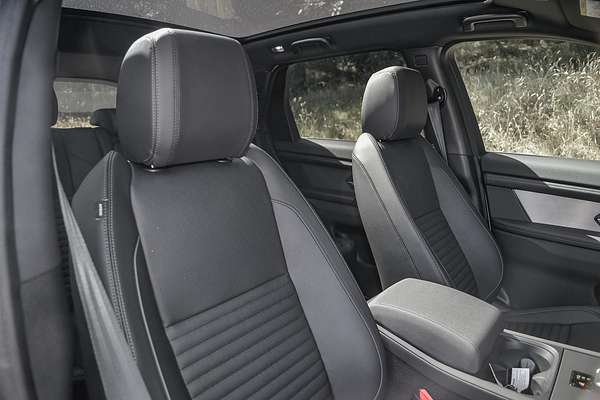 2024 Land Rover Discovery Sport P300e Dynamic SE L550
