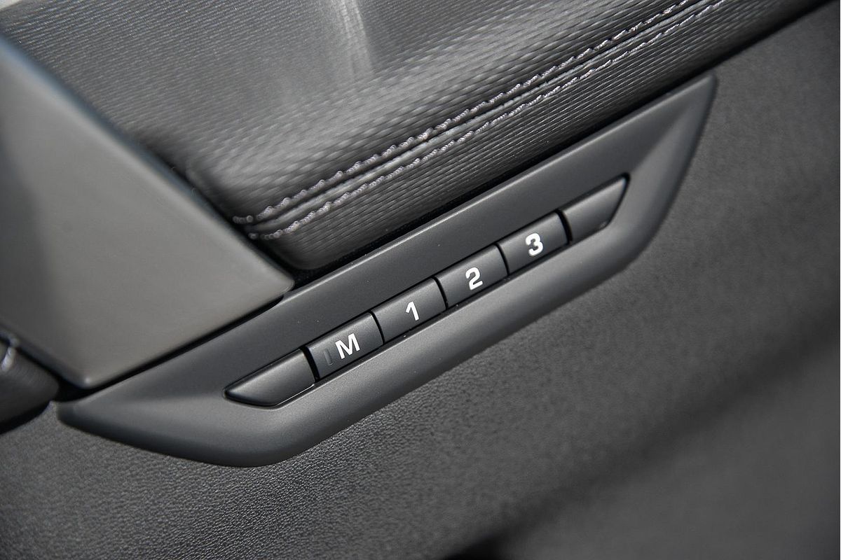 2024 Land Rover Discovery Sport P300e Dynamic SE L550