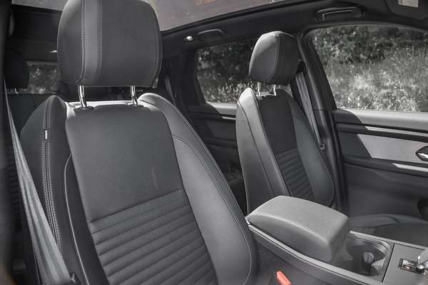2024 Land Rover Discovery Sport P250 Dynamic SE L550