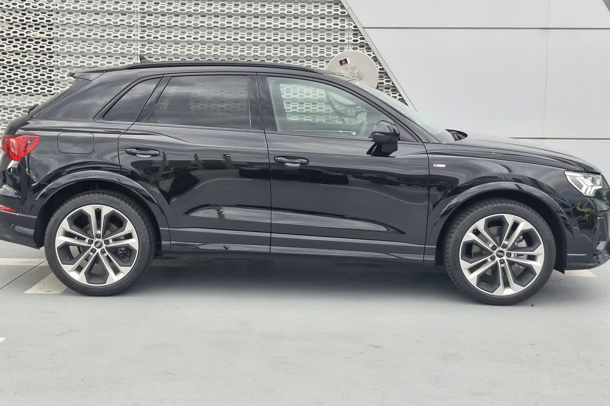 2024 Audi Q3 40 TFSI S Line F3