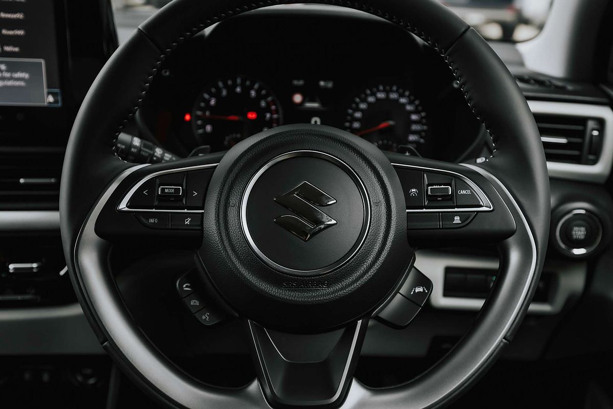 2024 Suzuki Swift Hybrid GLX UZ