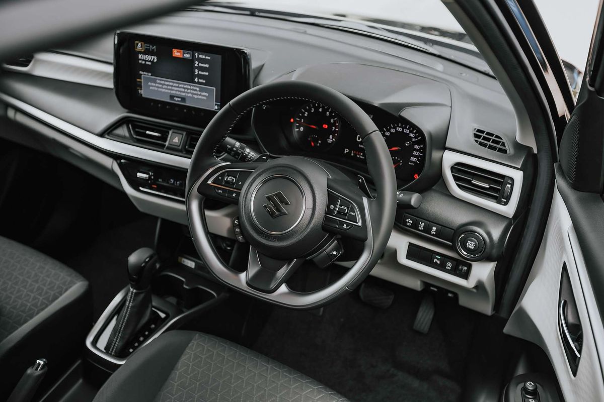 2024 Suzuki Swift Hybrid GLX UZ