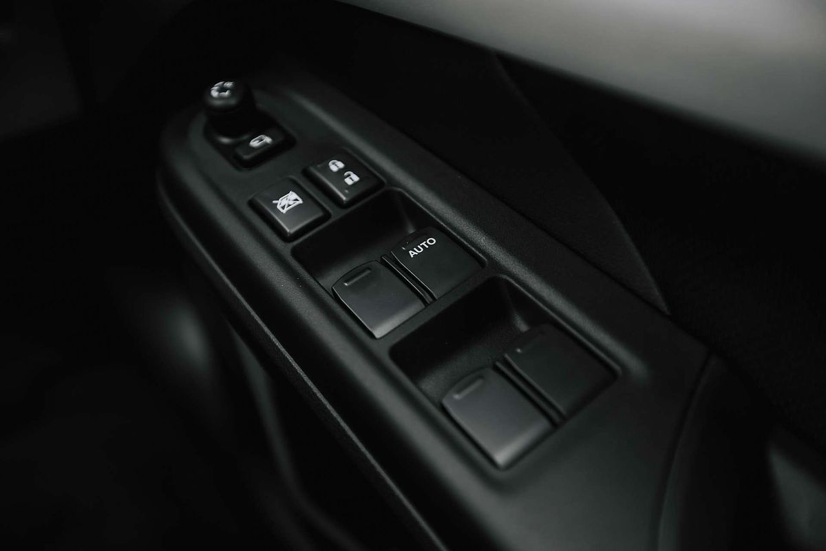 2024 Suzuki Swift Hybrid GLX UZ