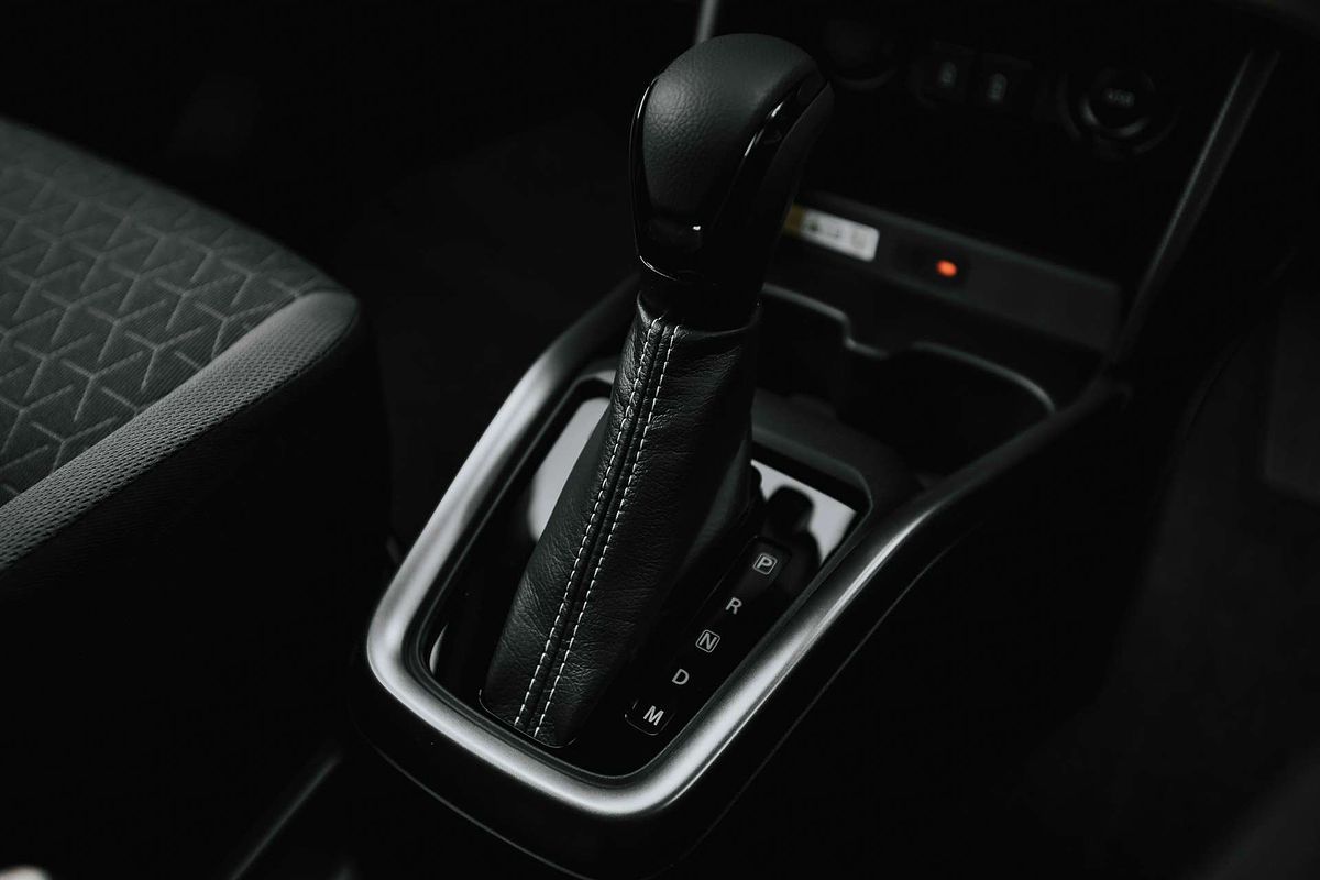 2024 Suzuki Swift Hybrid GLX UZ