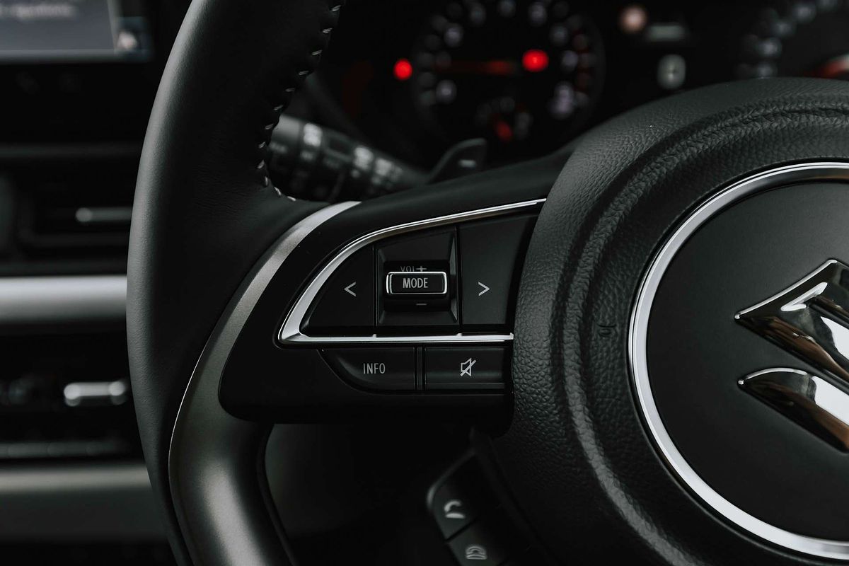 2024 Suzuki Swift Hybrid GLX UZ