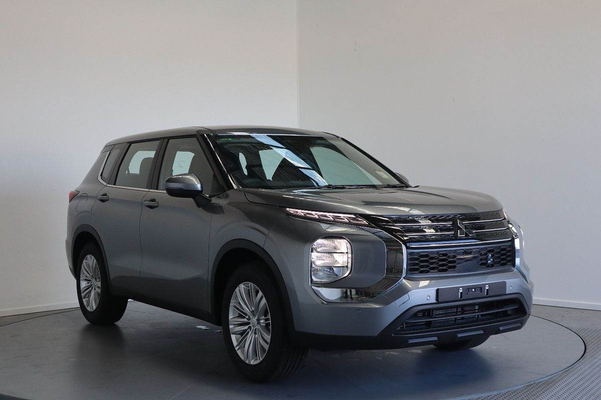 2023 Mitsubishi Outlander ES ZM