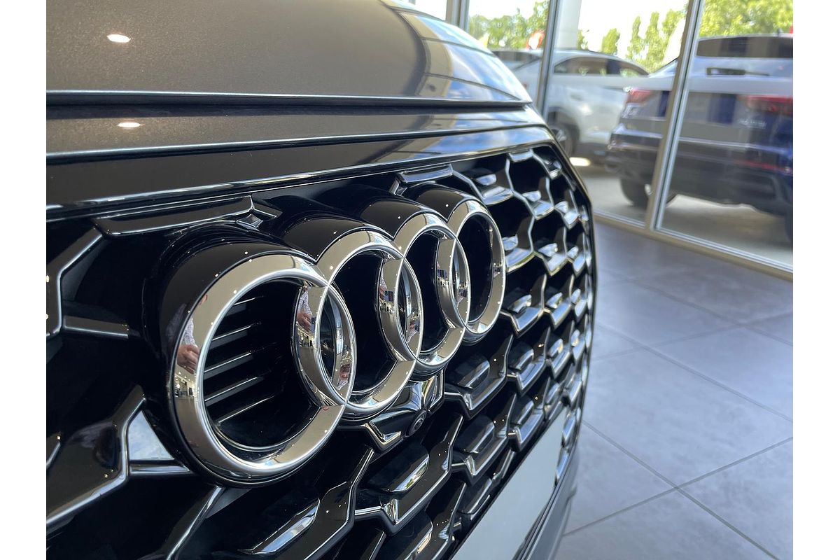 2024 Audi Q5 45 TFSI S Line FY