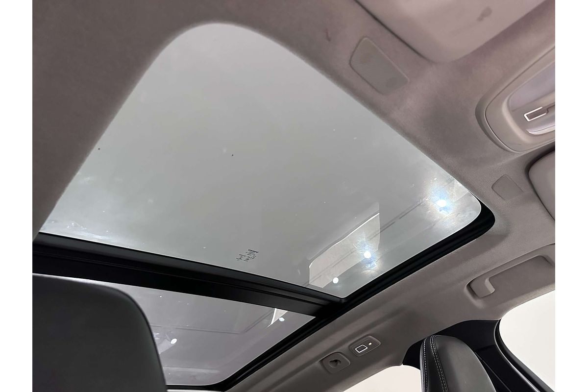 2022 Volvo XC40 Ultimate B4 Bright