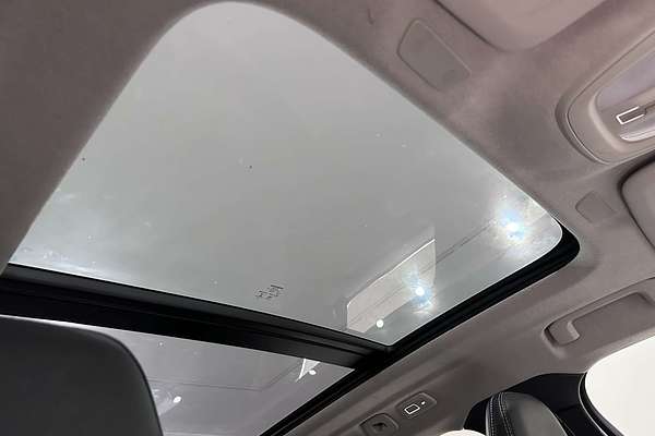 2022 Volvo XC40 Ultimate B4 Bright