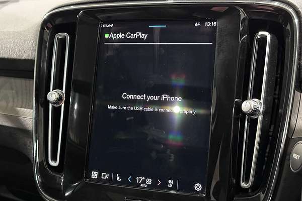 2022 Volvo XC40 Ultimate B4 Bright