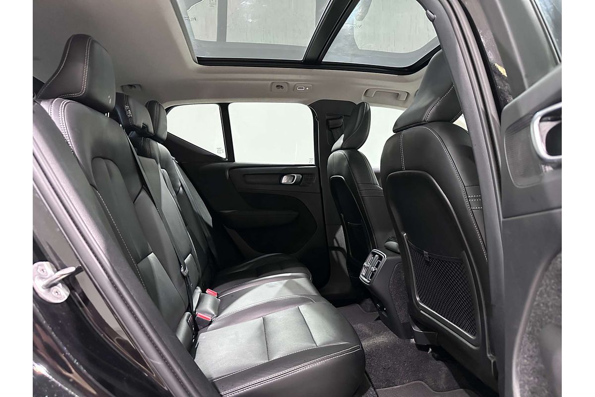 2022 Volvo XC40 Ultimate B4 Bright