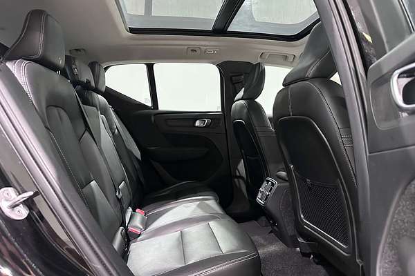 2022 Volvo XC40 Ultimate B4 Bright