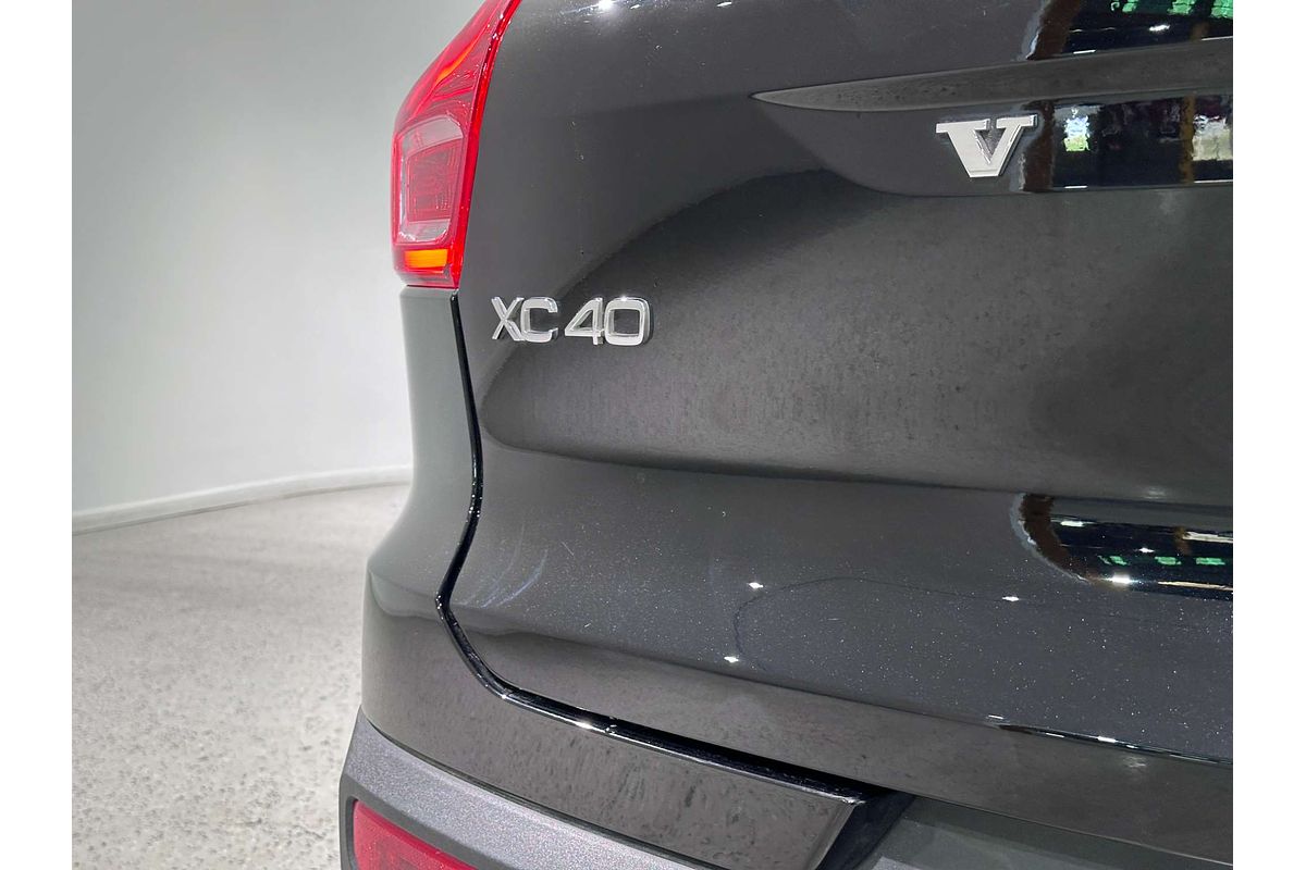 2022 Volvo XC40 Ultimate B4 Bright