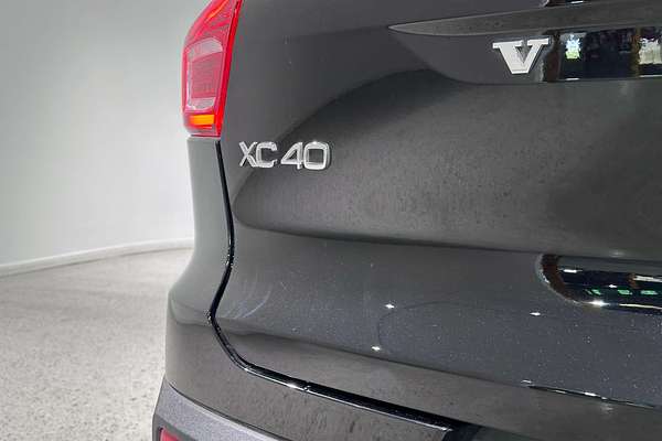 2022 Volvo XC40 Ultimate B4 Bright