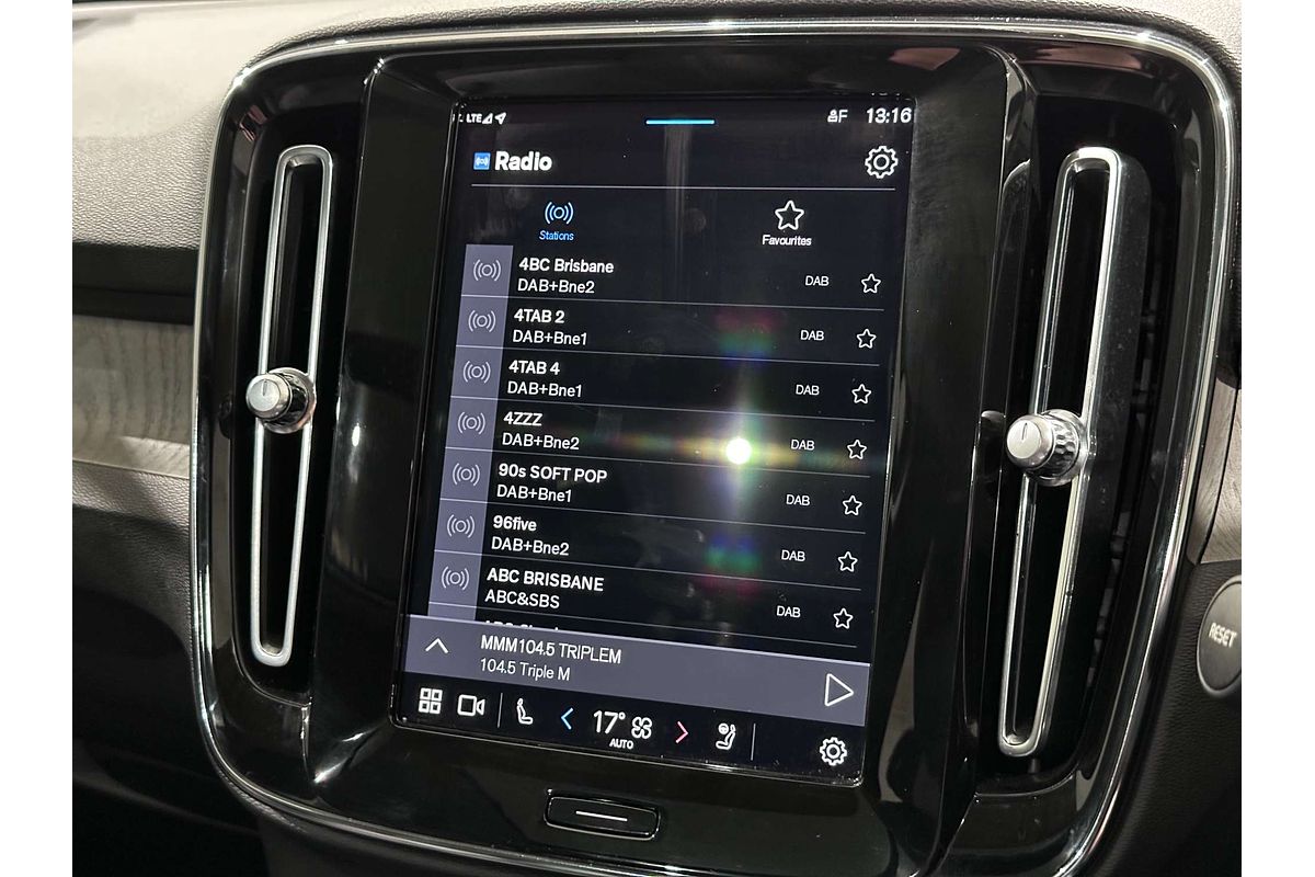 2022 Volvo XC40 Ultimate B4 Bright