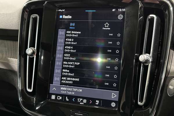 2022 Volvo XC40 Ultimate B4 Bright