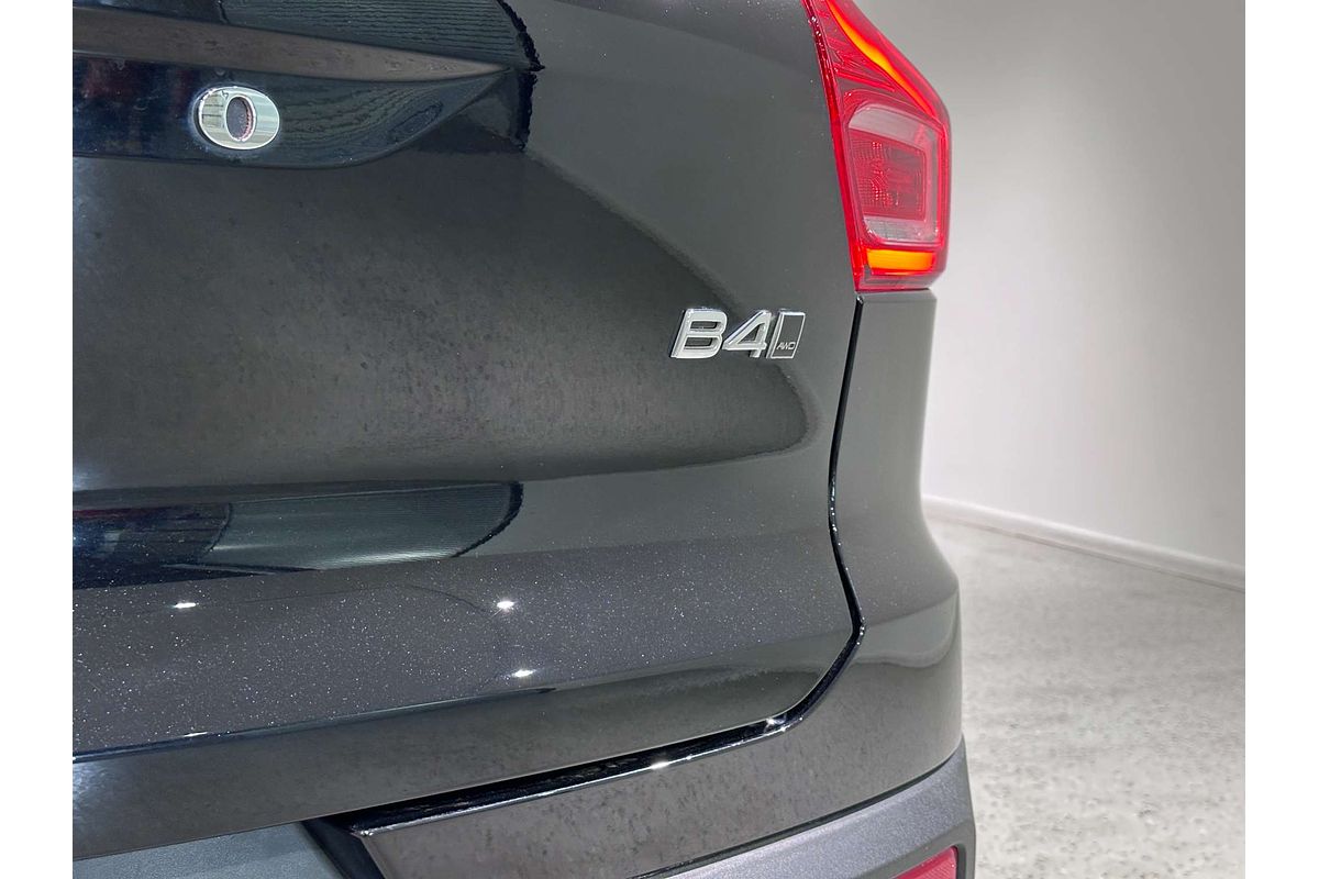 2022 Volvo XC40 Ultimate B4 Bright