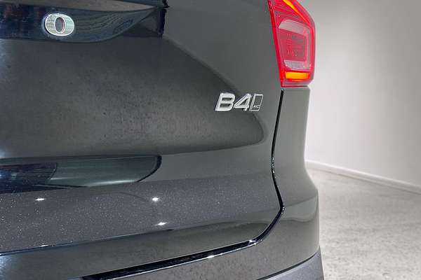 2022 Volvo XC40 Ultimate B4 Bright