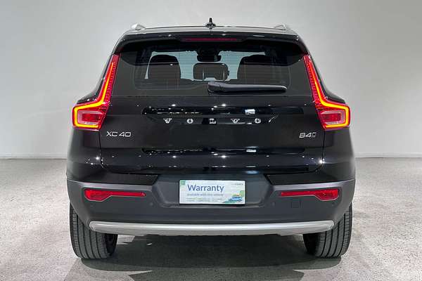 2022 Volvo XC40 Ultimate B4 Bright