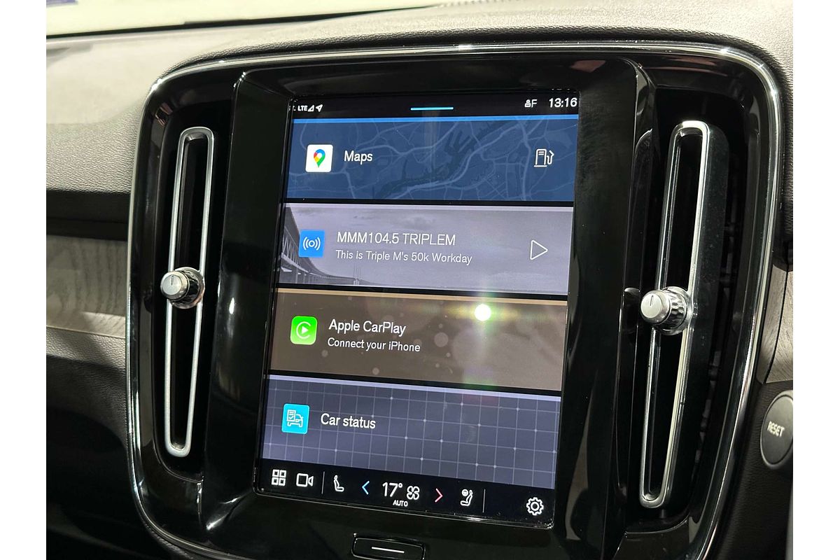 2022 Volvo XC40 Ultimate B4 Bright