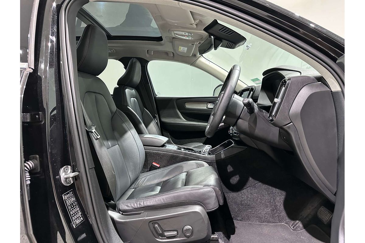 2022 Volvo XC40 Ultimate B4 Bright