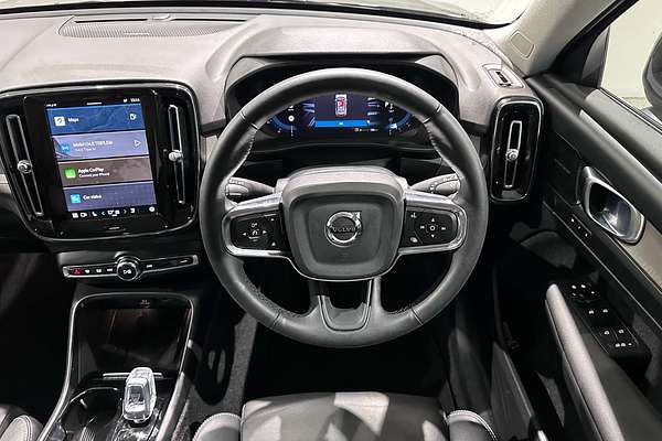 2022 Volvo XC40 Ultimate B4 Bright