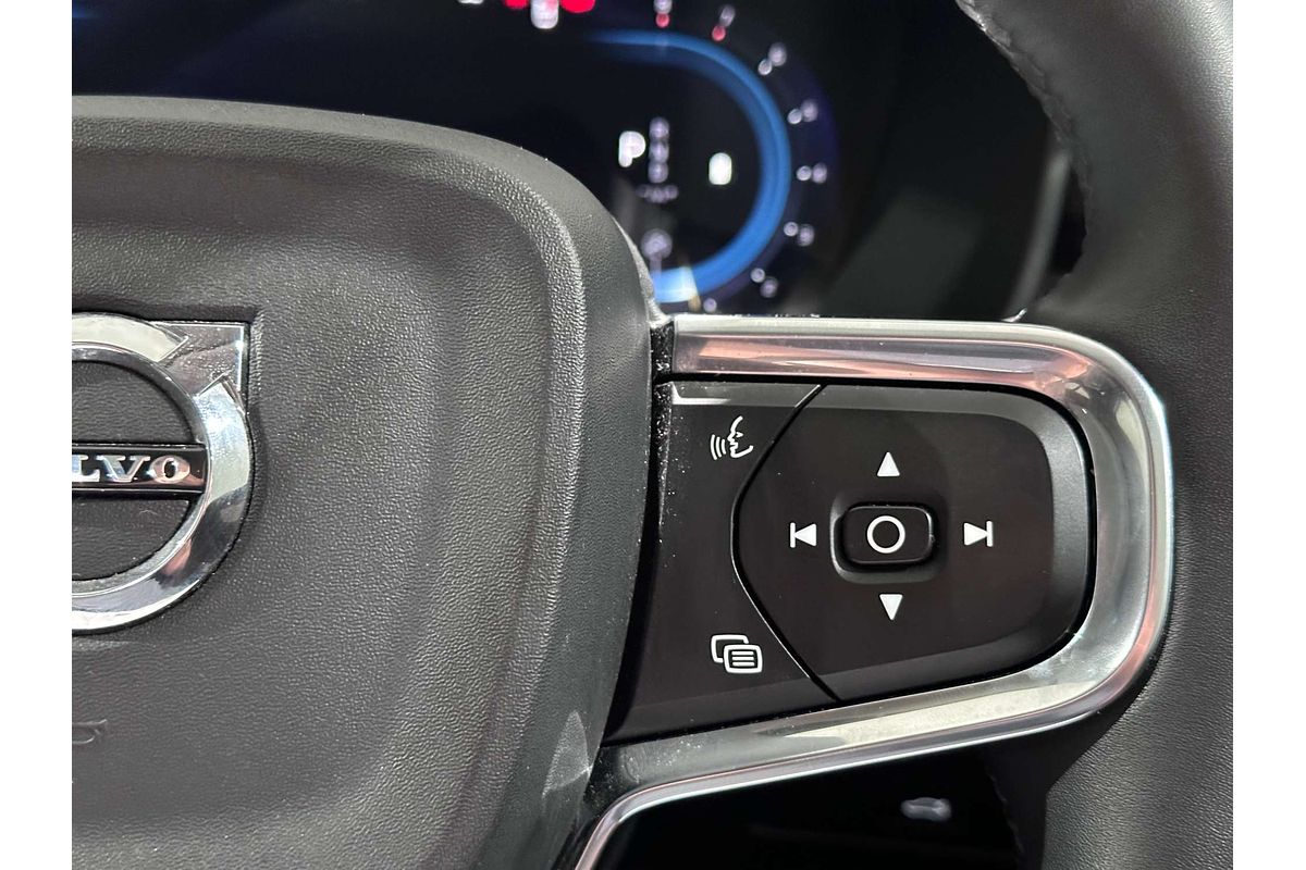 2022 Volvo XC40 Ultimate B4 Bright