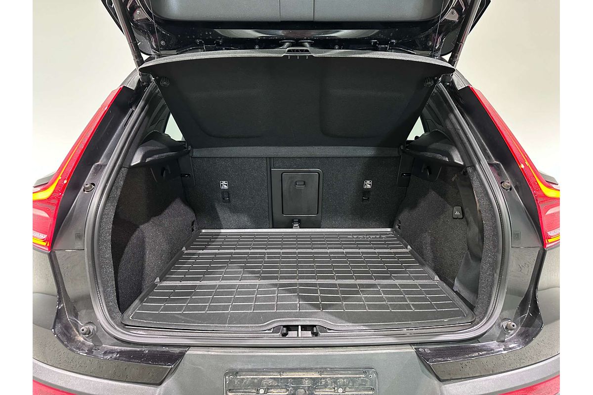 2022 Volvo XC40 Ultimate B4 Bright