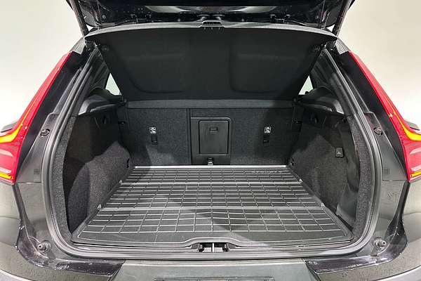 2022 Volvo XC40 Ultimate B4 Bright