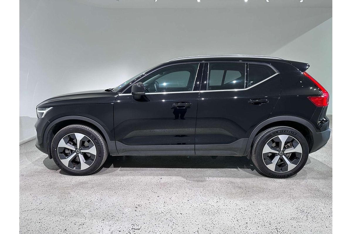 2022 Volvo XC40 Ultimate B4 Bright