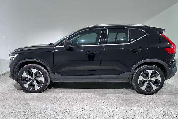 2022 Volvo XC40 Ultimate B4 Bright